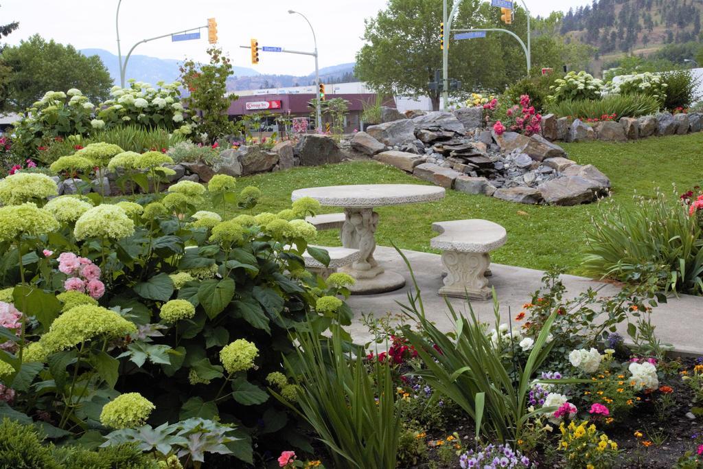 Dilworth Inn Kelowna Buitenkant foto